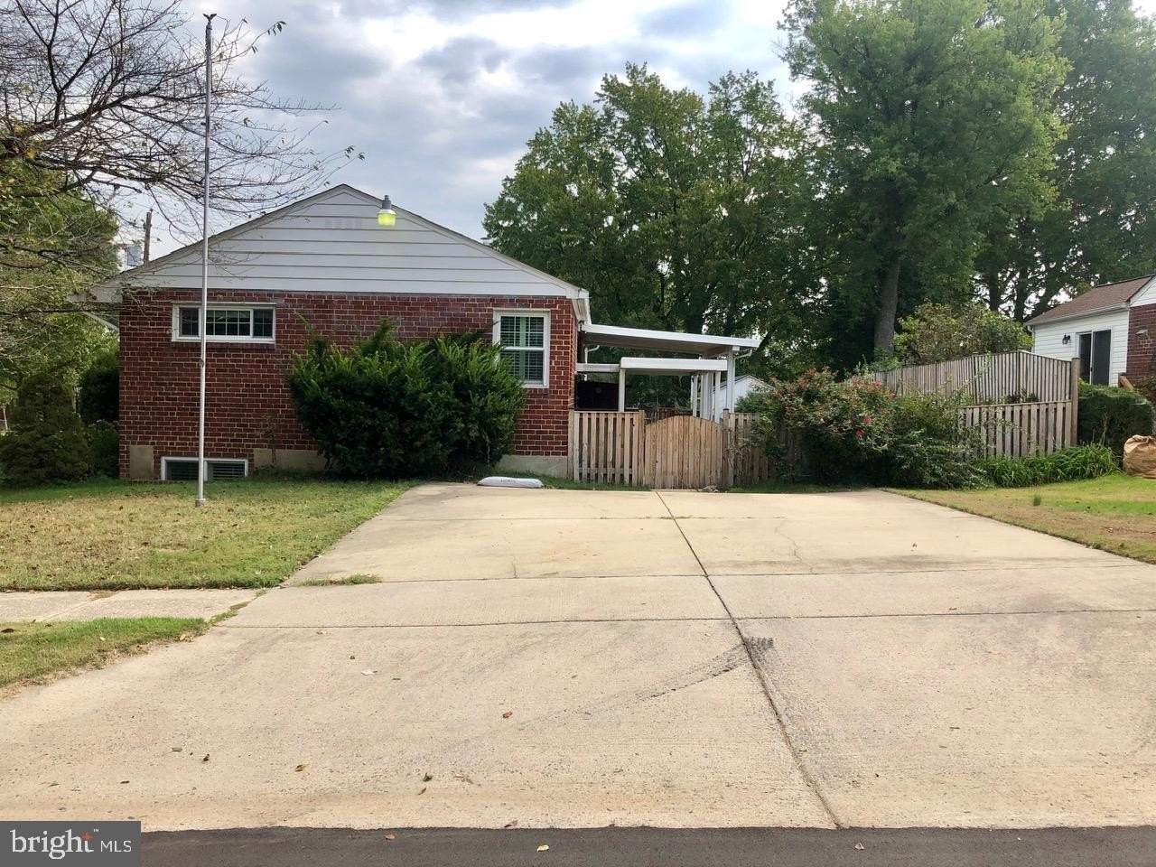 701 Robert Rd - Photo 3 of 20