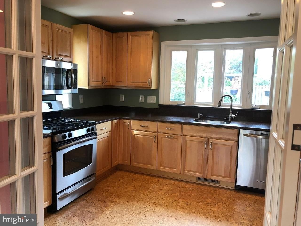 701 Robert Rd - Photo 6 of 20