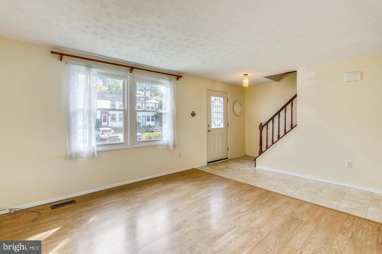11127 Captains Walk Ct - Photo 2 of 13