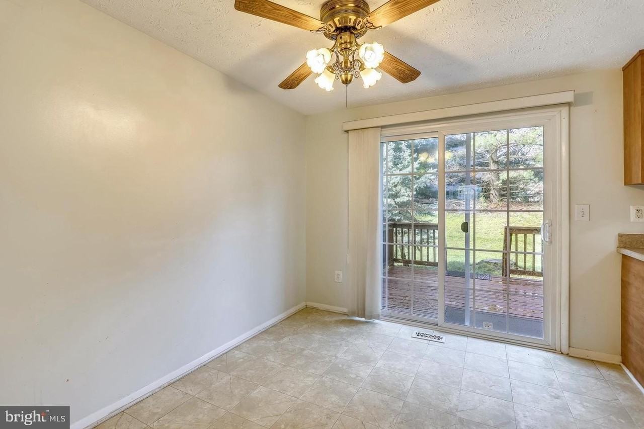 11127 Captains Walk Ct - Photo 3 of 13