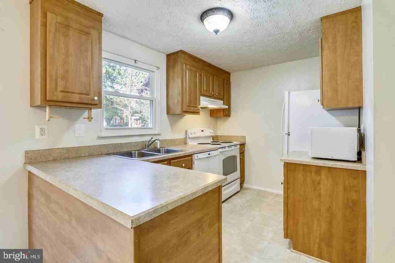 11127 Captains Walk Ct - Photo 4 of 13