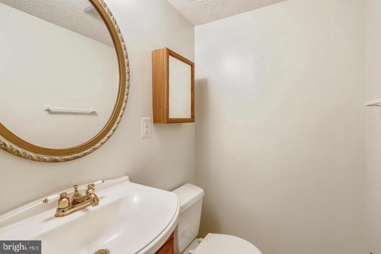 11127 Captains Walk Ct - Photo 5 of 13