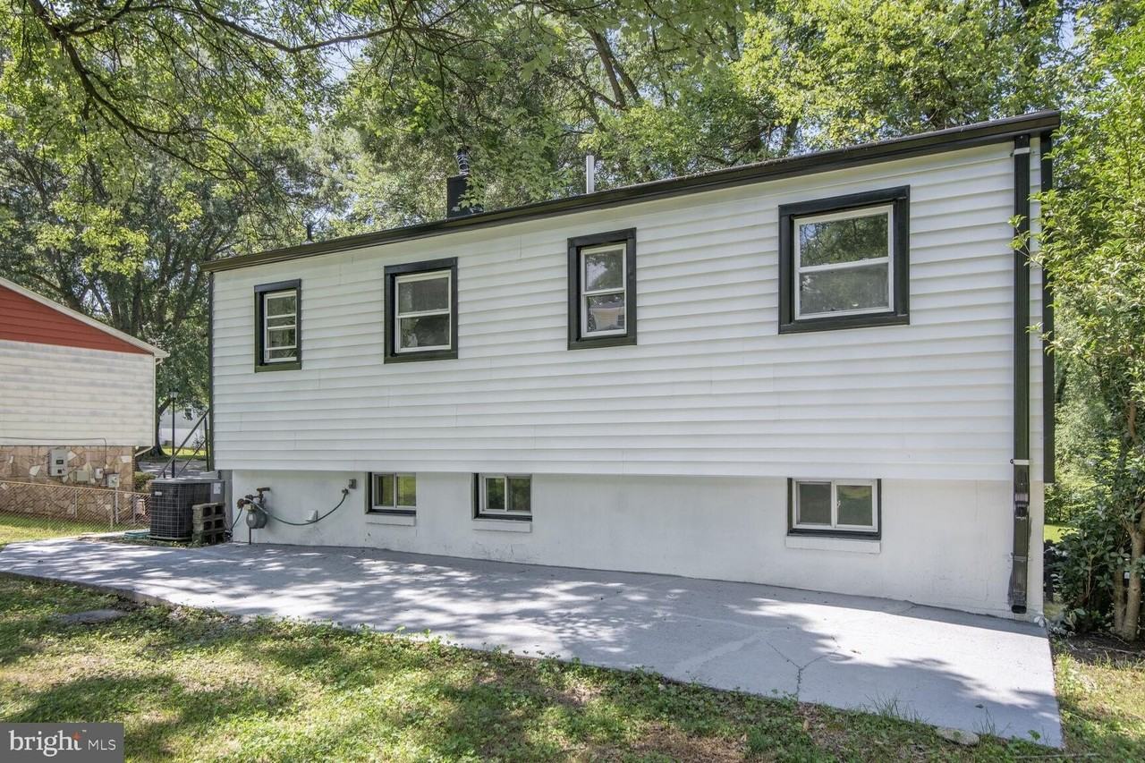 3604 Halloway N - Photo 2 of 26