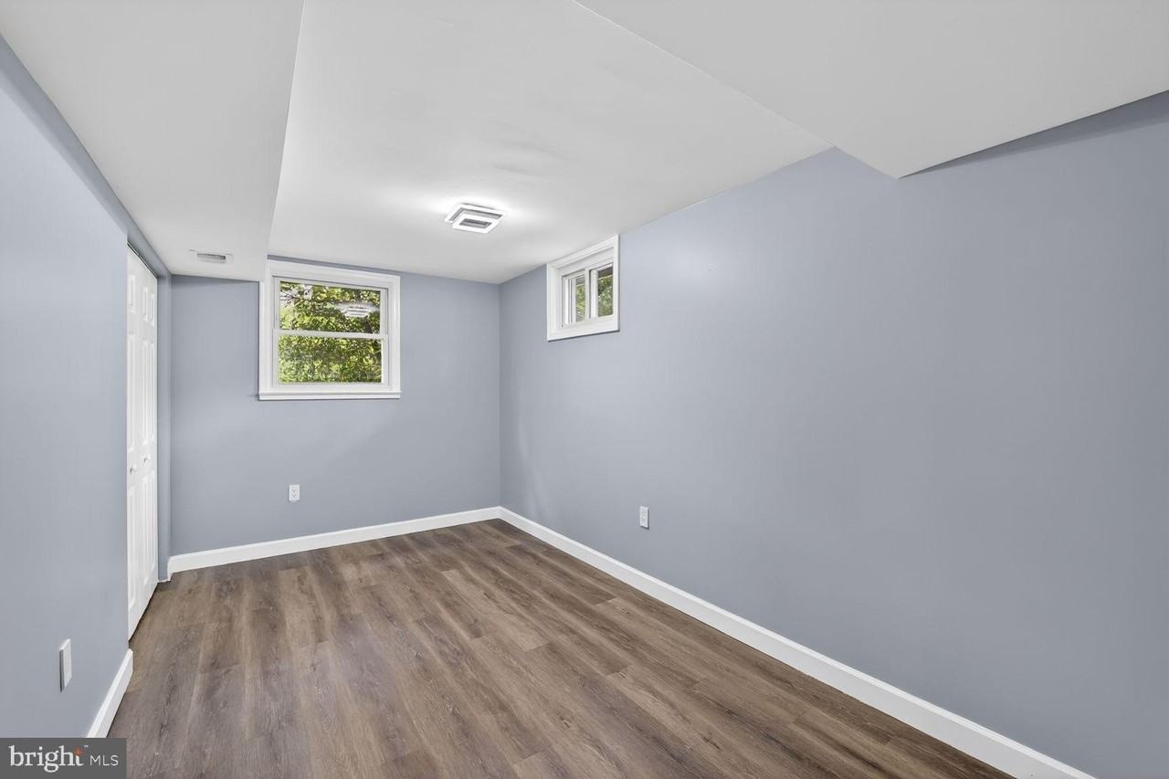 3604 Halloway N - Photo 7 of 26