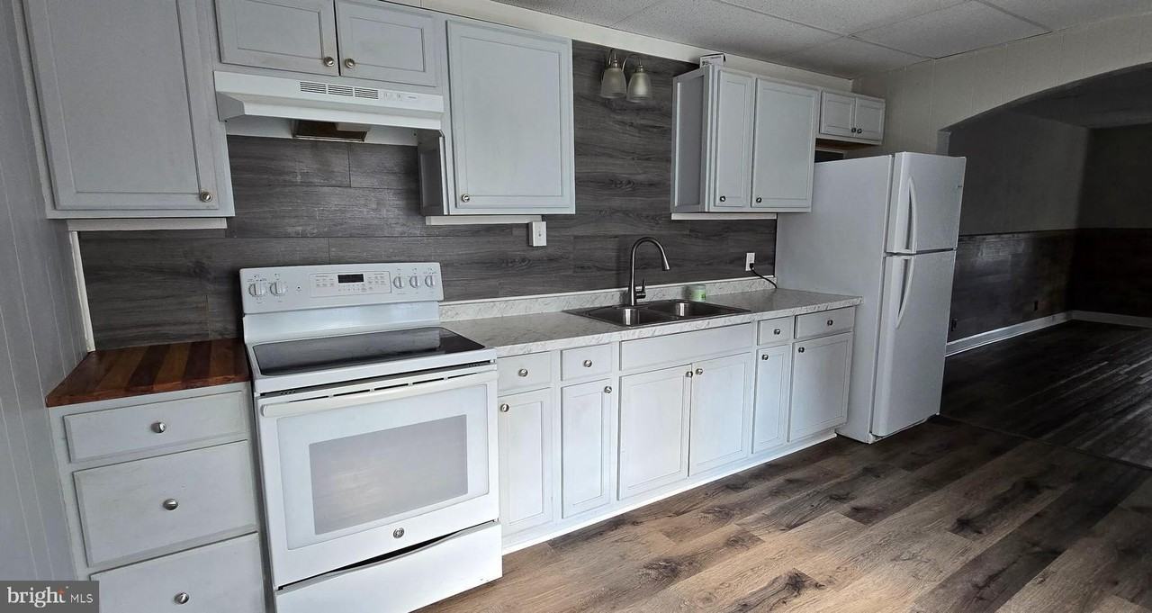 21106 Twin Springs Dr #1 - Photo 3 of 14