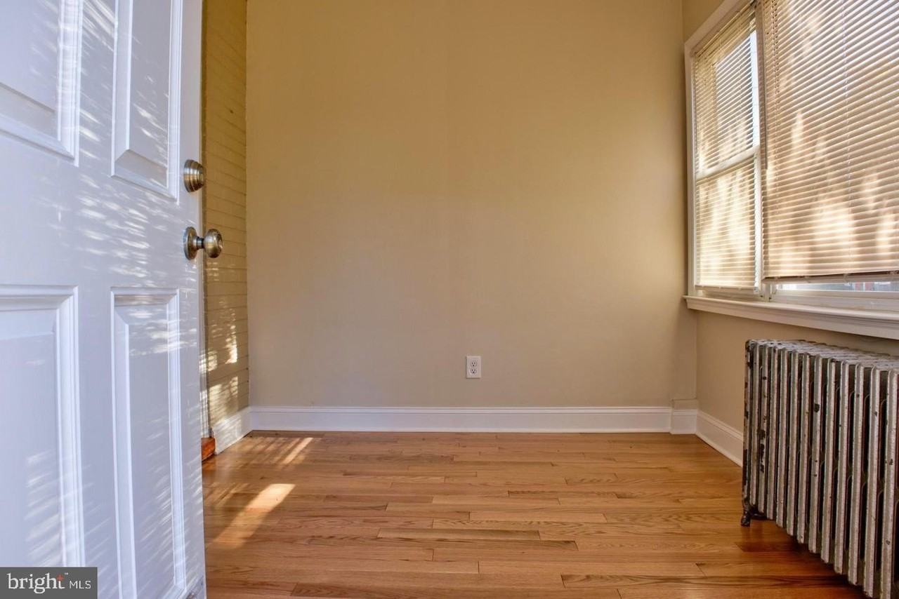 1854 44th St - Photo 3 of 21