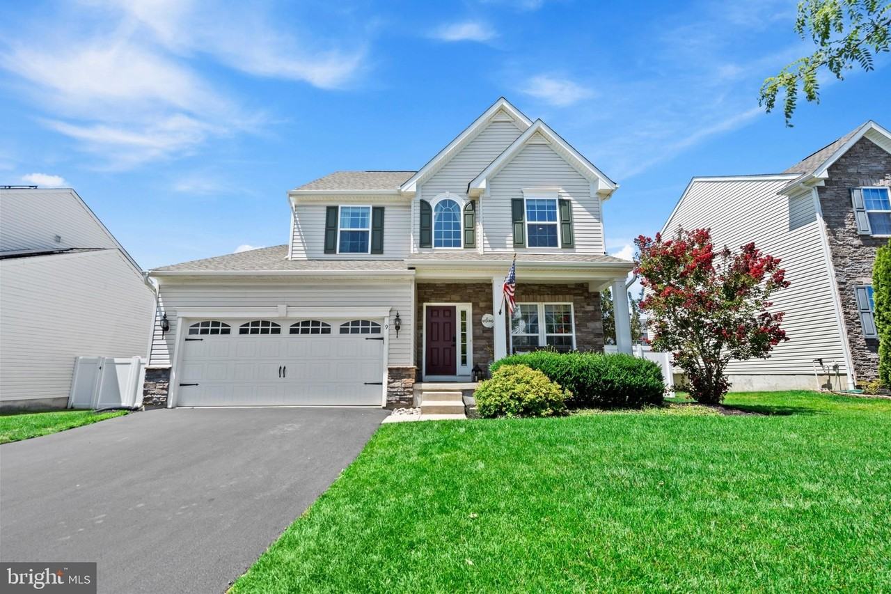 9 Bayberry Way - Photo 2 of 50
