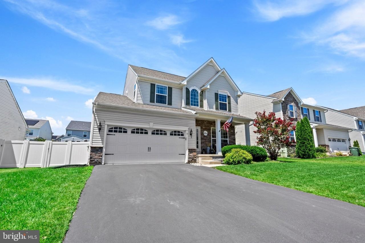 9 Bayberry Way - Photo 3 of 50