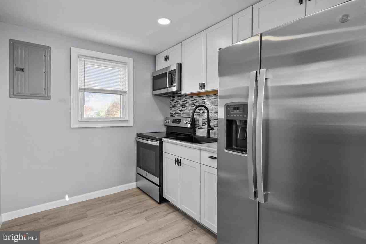 111 Walnut Ave - Photo 3 of 18