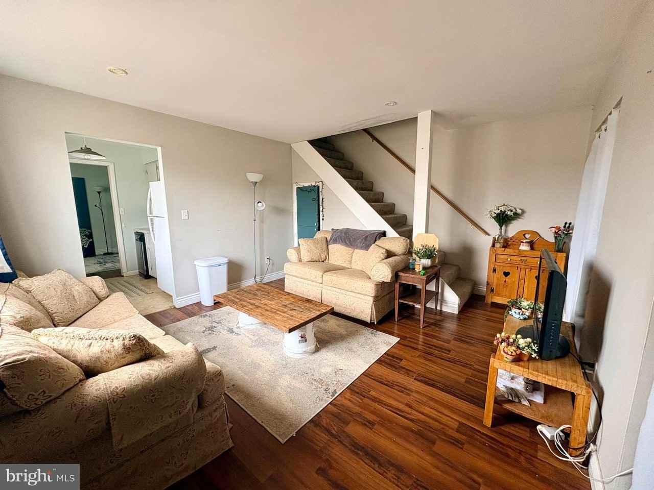 380 Upland Rd - Photo 5 of 7