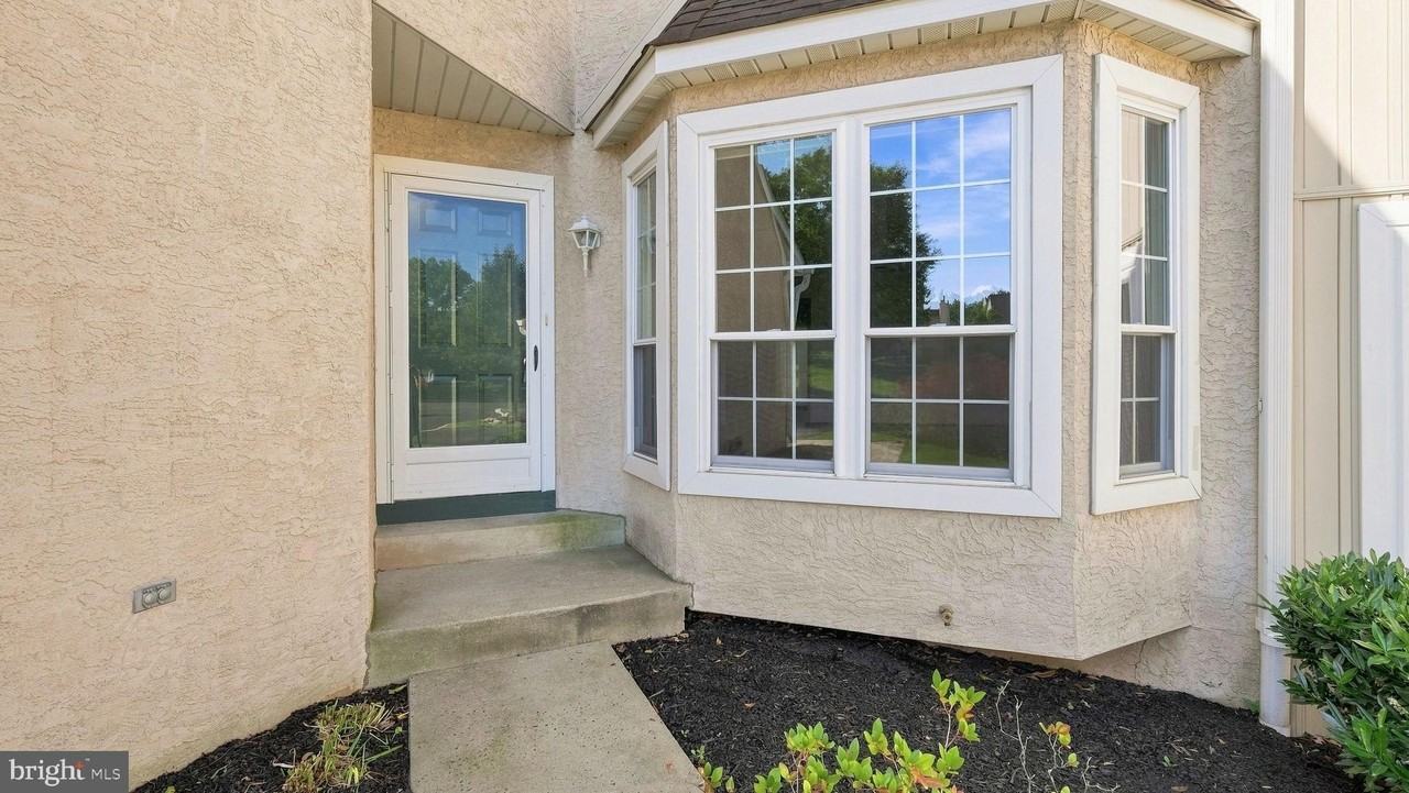 432 Country Club Dr - Photo 3 of 47