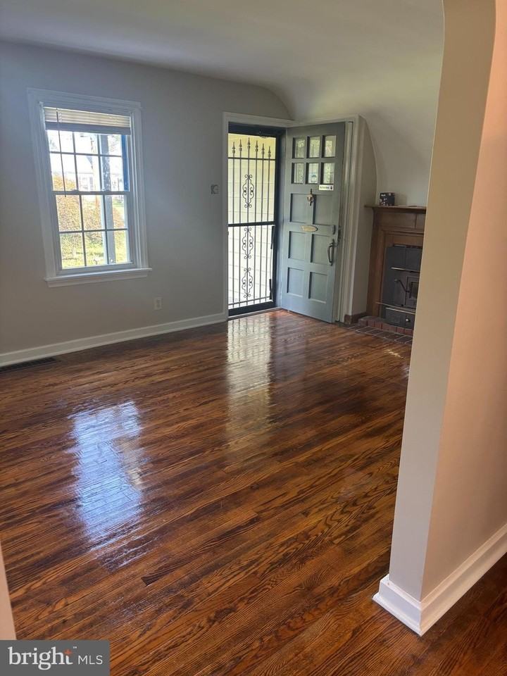 526 Green St - Photo 2 of 25