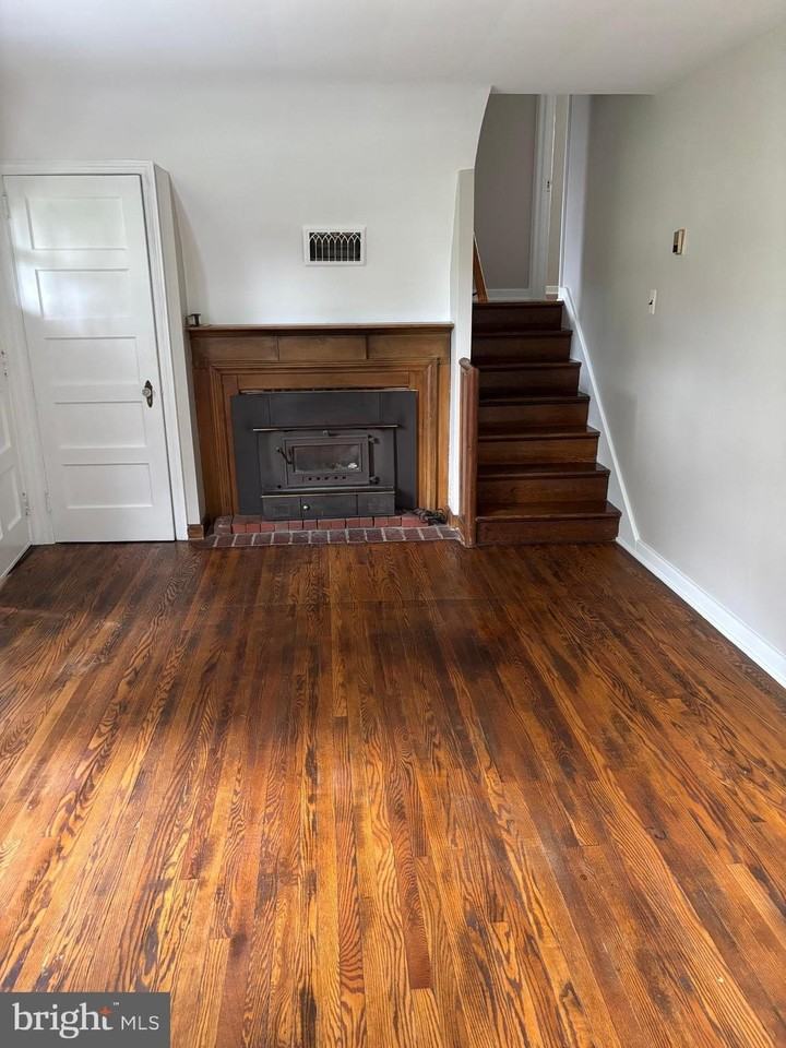 526 Green St - Photo 3 of 25