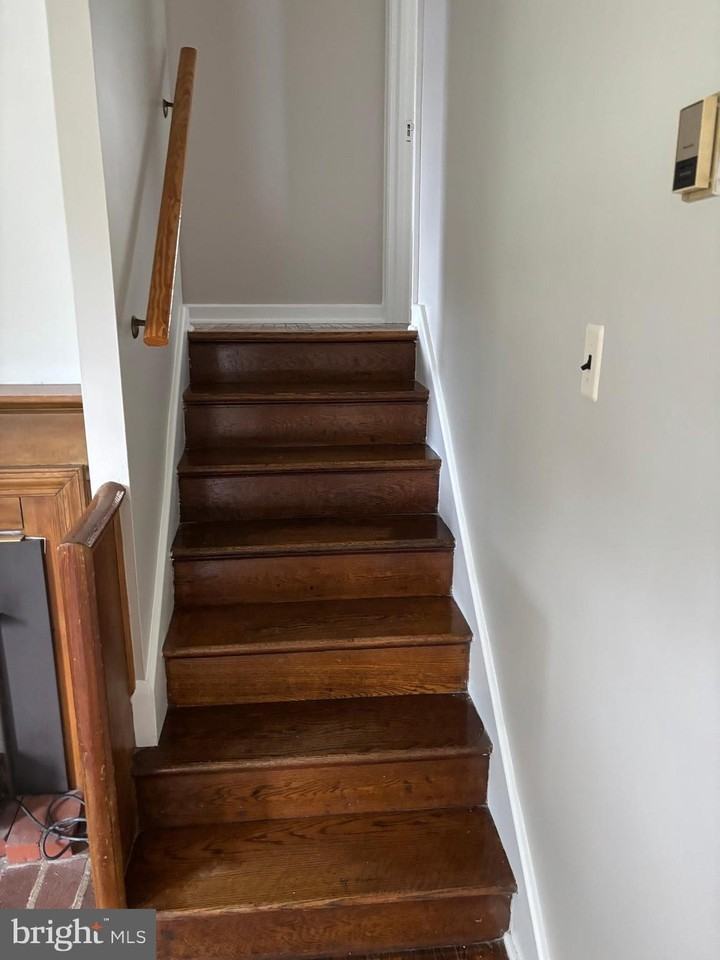 526 Green St - Photo 4 of 25