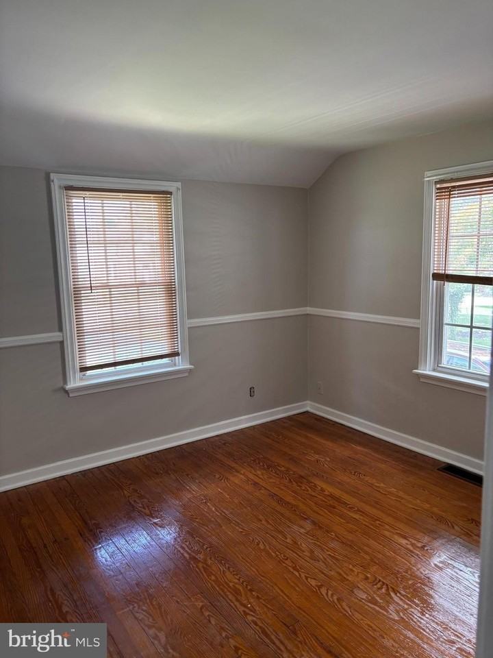 526 Green St - Photo 7 of 25