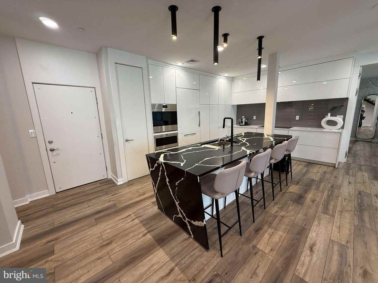 572 Carson Ter - Photo 3 of 50