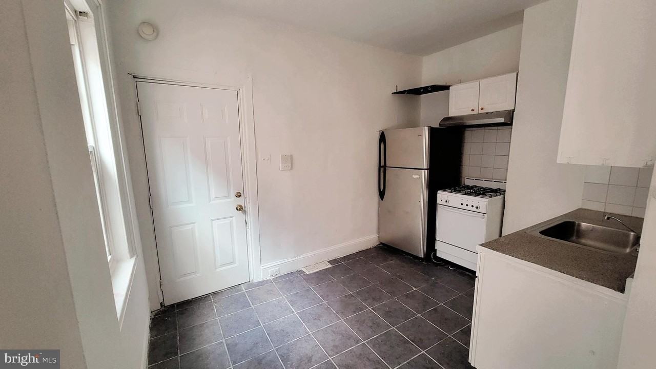 1249 Shackamaxon St #1REAR - Photo 3 of 8