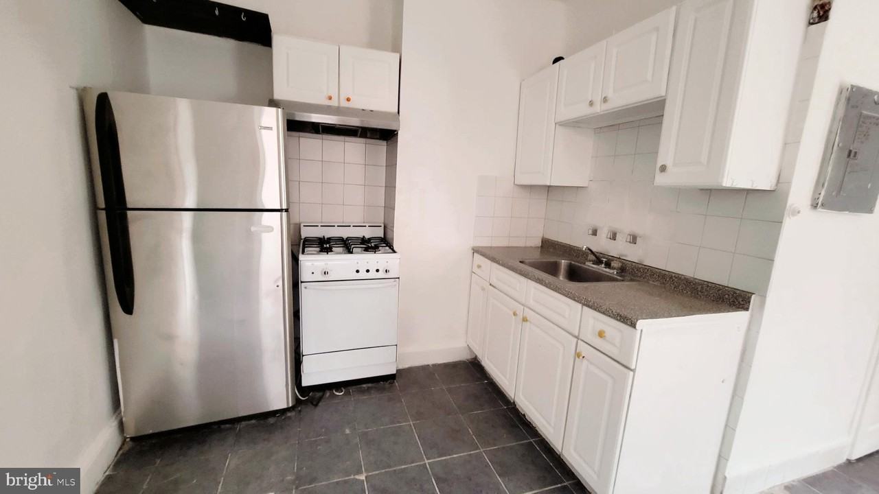 1249 Shackamaxon St #1REAR - Photo 4 of 8
