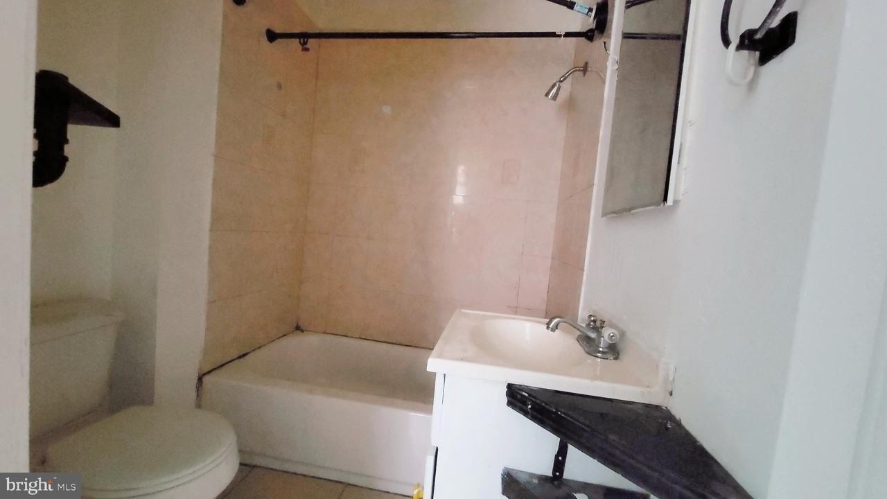 1249 Shackamaxon St #1REAR - Photo 5 of 8