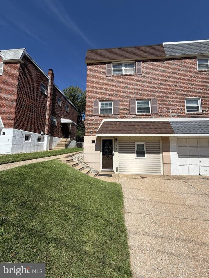 7247 Valley Ave - Photo 2 of 33