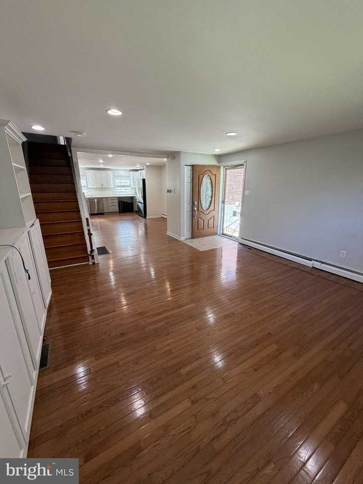 7247 Valley Ave - Photo 3 of 33