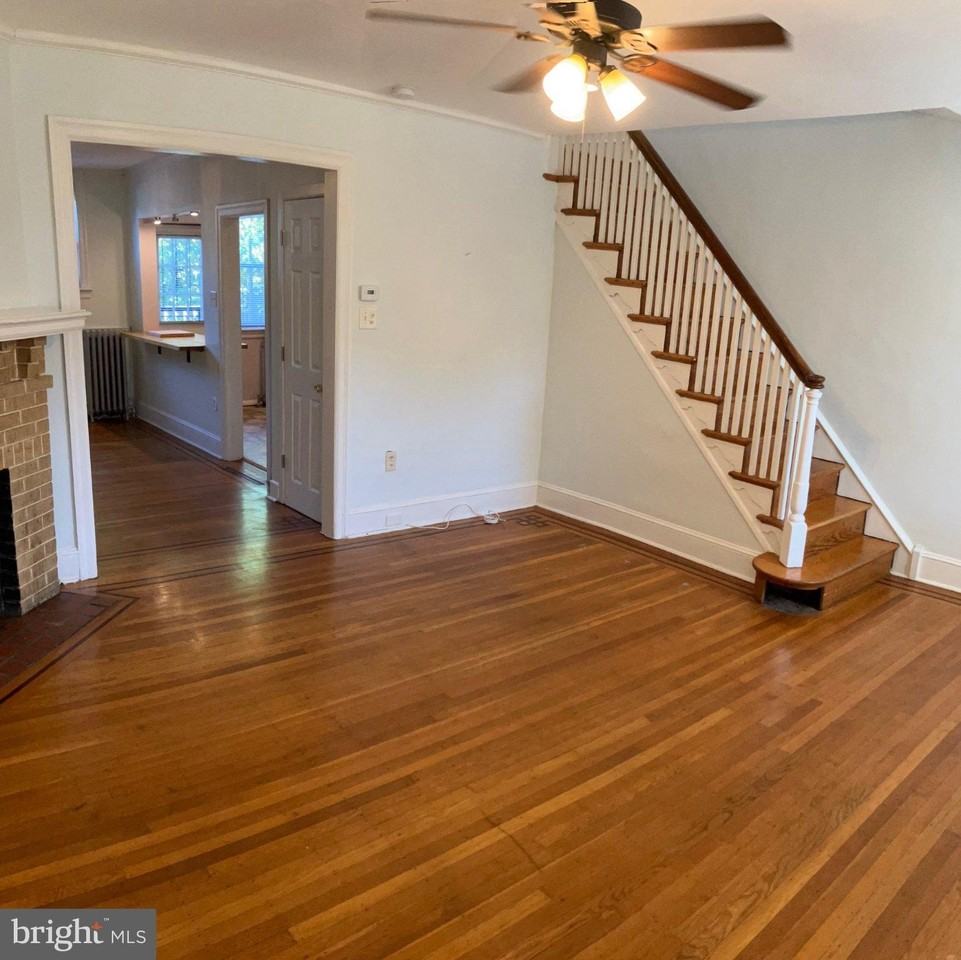 366 E Sharpnack St - Photo 2 of 21