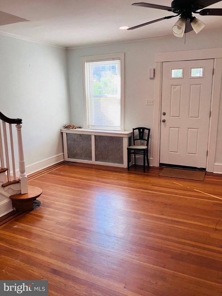 366 E Sharpnack St - Photo 4 of 21