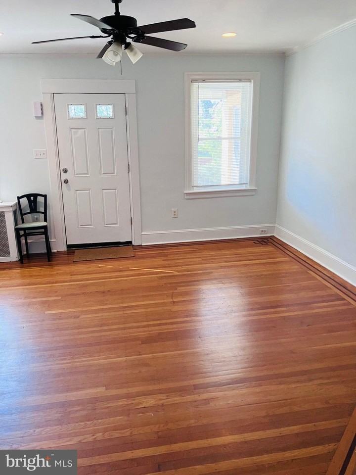 366 E Sharpnack St - Photo 5 of 21