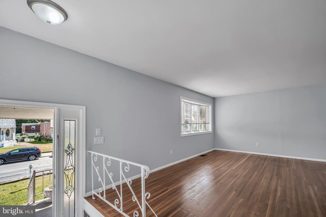 9766 Clark St - Photo 4 of 28
