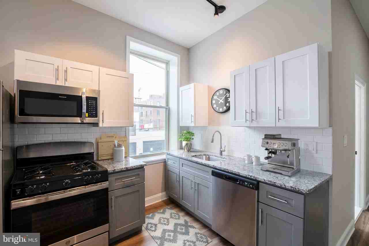 937 N 2nd St #2F - Photo 3 of 16