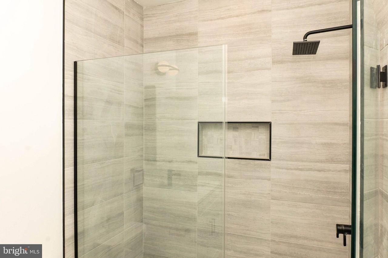 223 S 44th St #1F - Photo 5 of 9