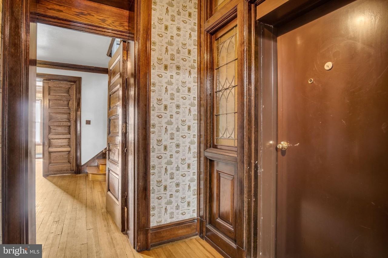 725 E Market St #1stFL - Photo 3 of 35