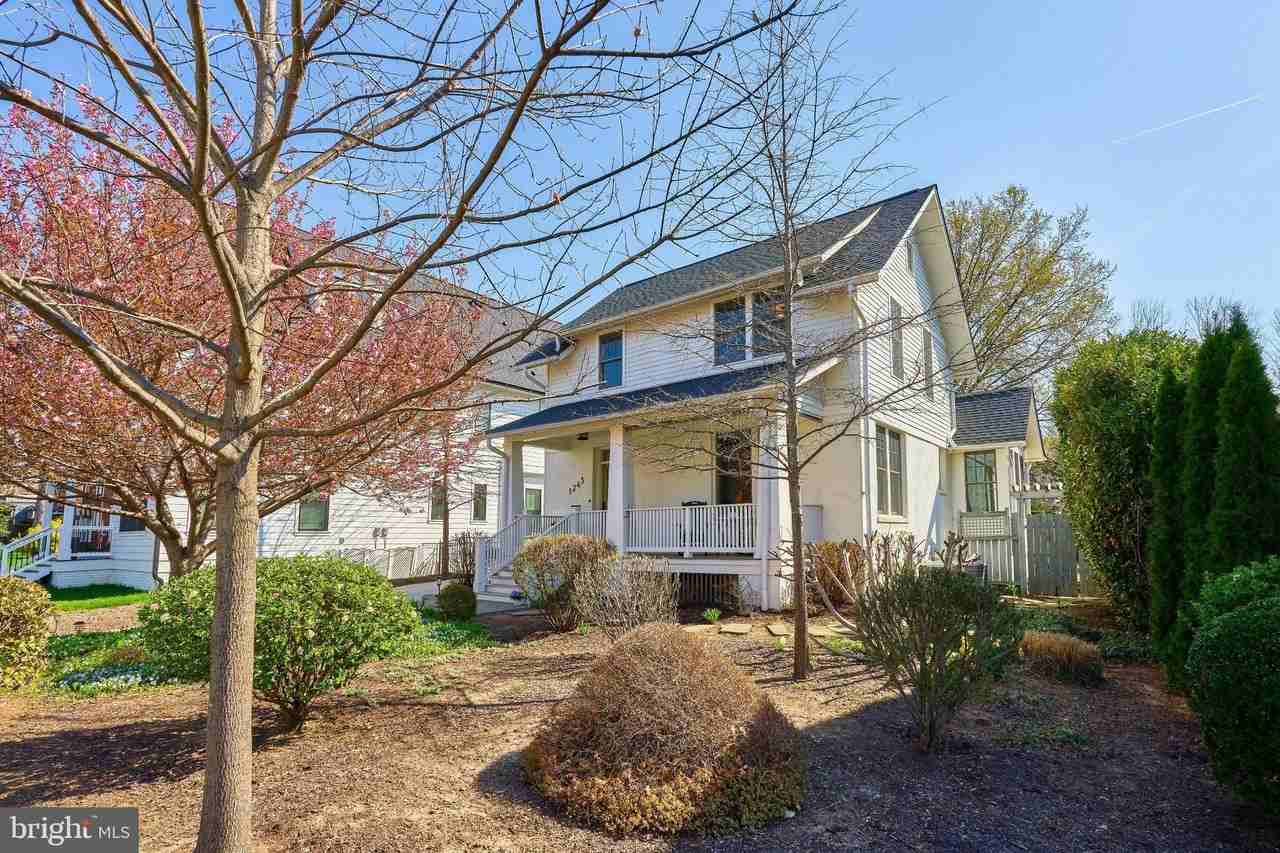 1243 N Stuart St - Photo 2 of 44