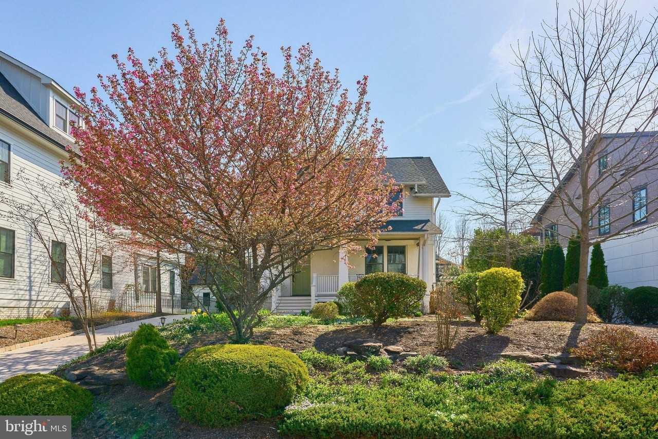 1243 N Stuart St - Photo 4 of 44