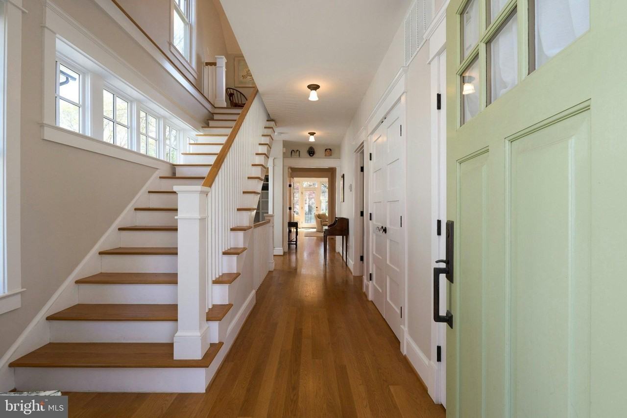 1243 N Stuart St - Photo 7 of 44