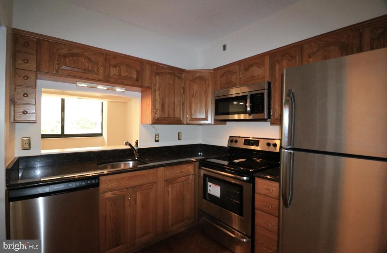 1805 Crystal Dr #204S - Photo 2 of 5