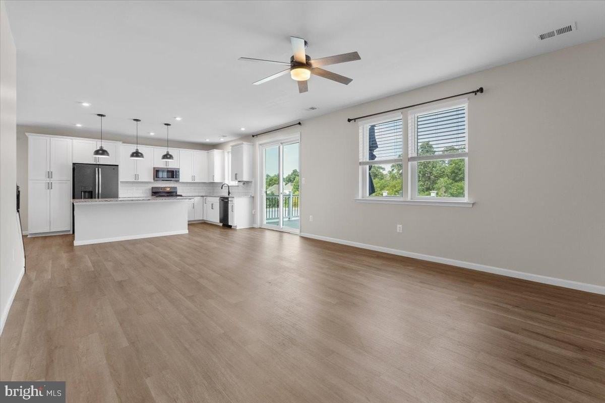 124 Lenore Ln - Photo 3 of 41