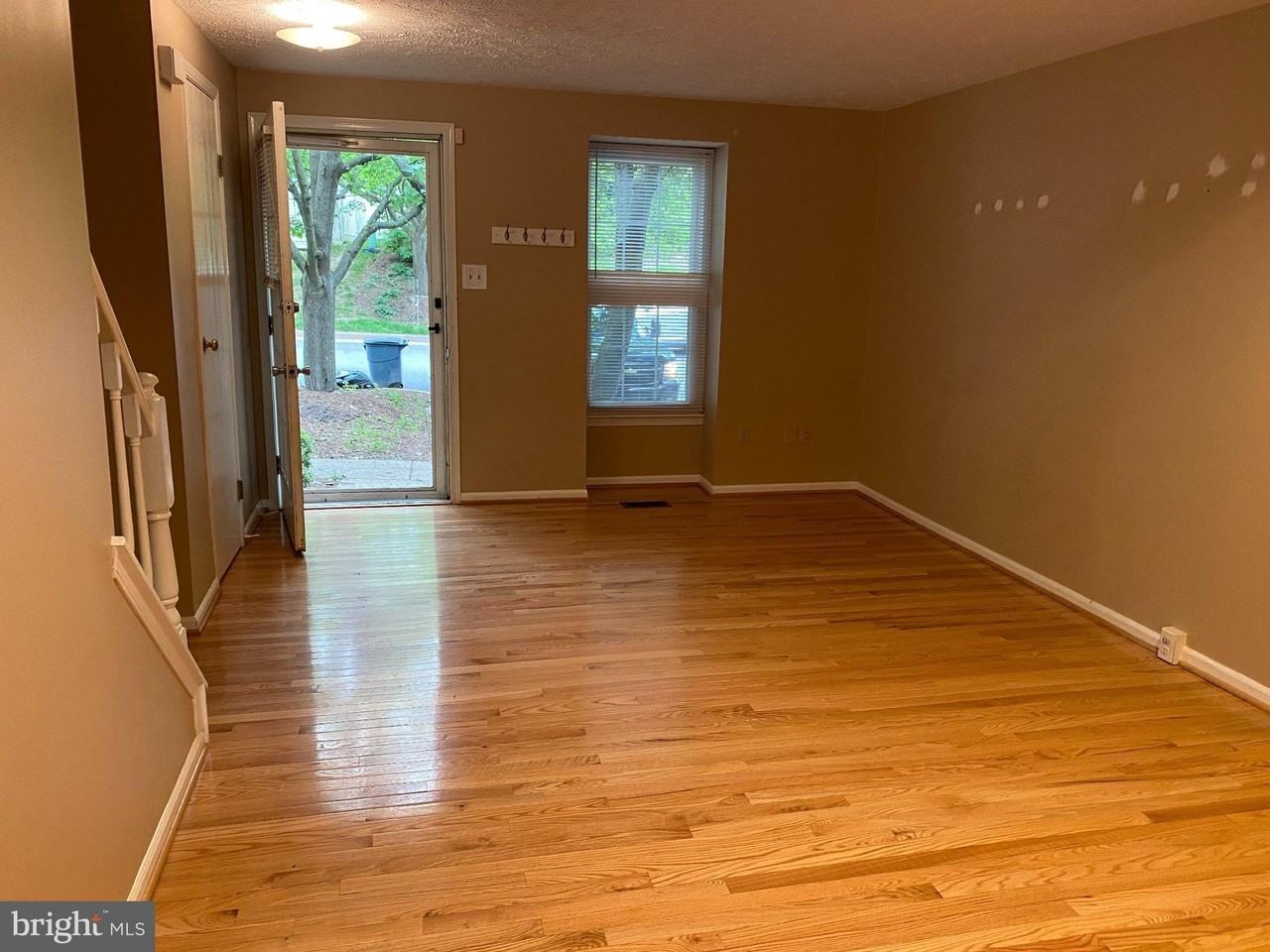11906 Fieldthorn Ct - Photo 5 of 18