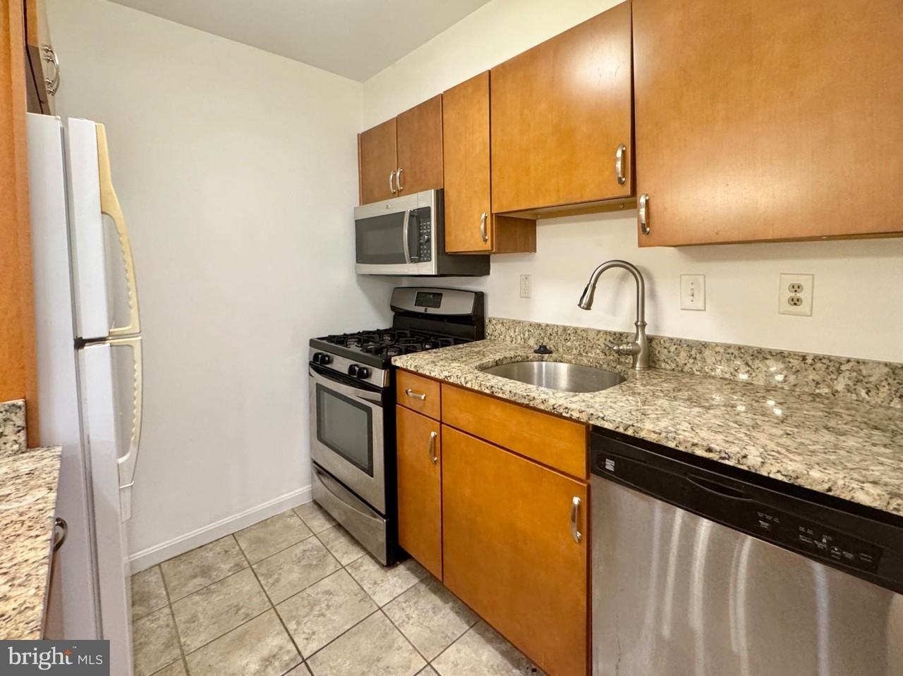 5932 Cove Landing Rd #302D - Photo 7 of 14