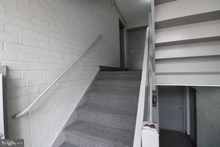 5610 Bloomfield Dr #101 - Photo 2 of 10