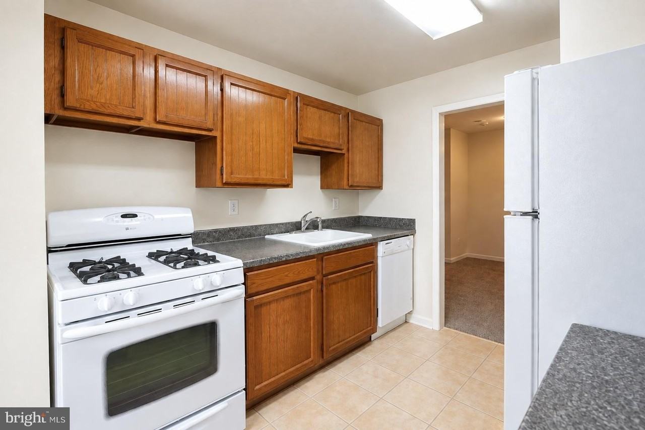 5610 Bloomfield Dr #101 - Photo 5 of 10