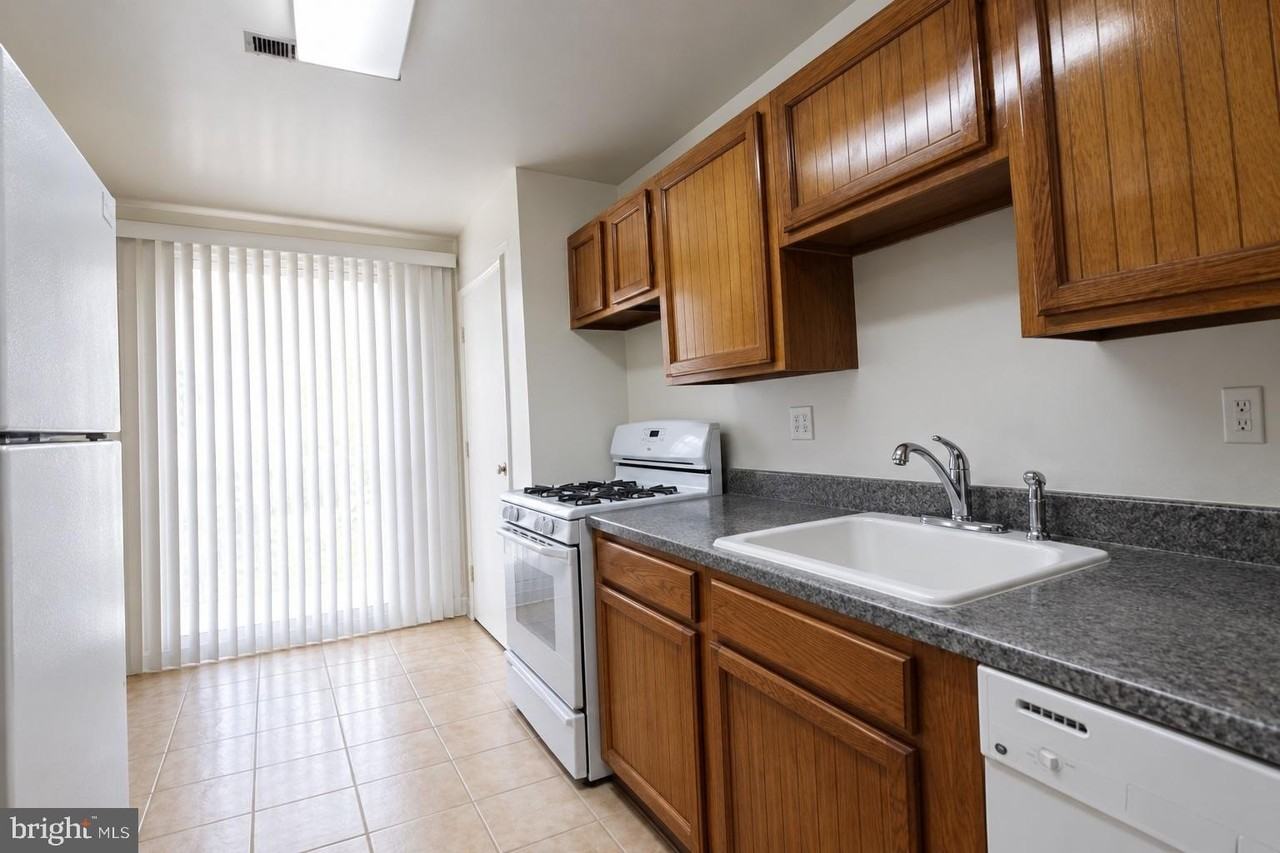 5610 Bloomfield Dr #101 - Photo 6 of 10