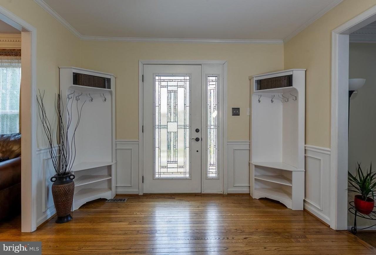 1700 Abbey Oak Dr - Photo 3 of 34