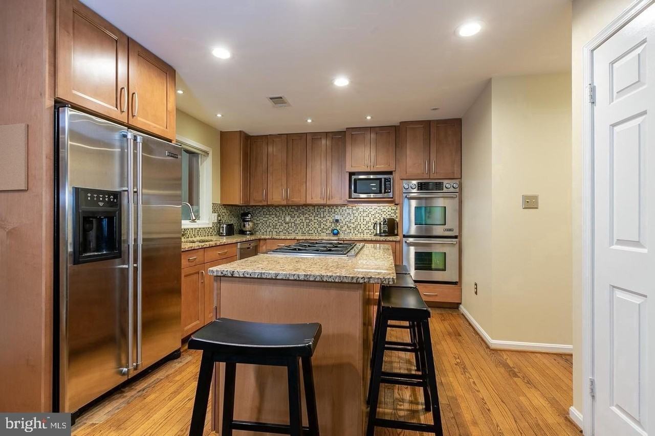 1700 Abbey Oak Dr - Photo 7 of 34