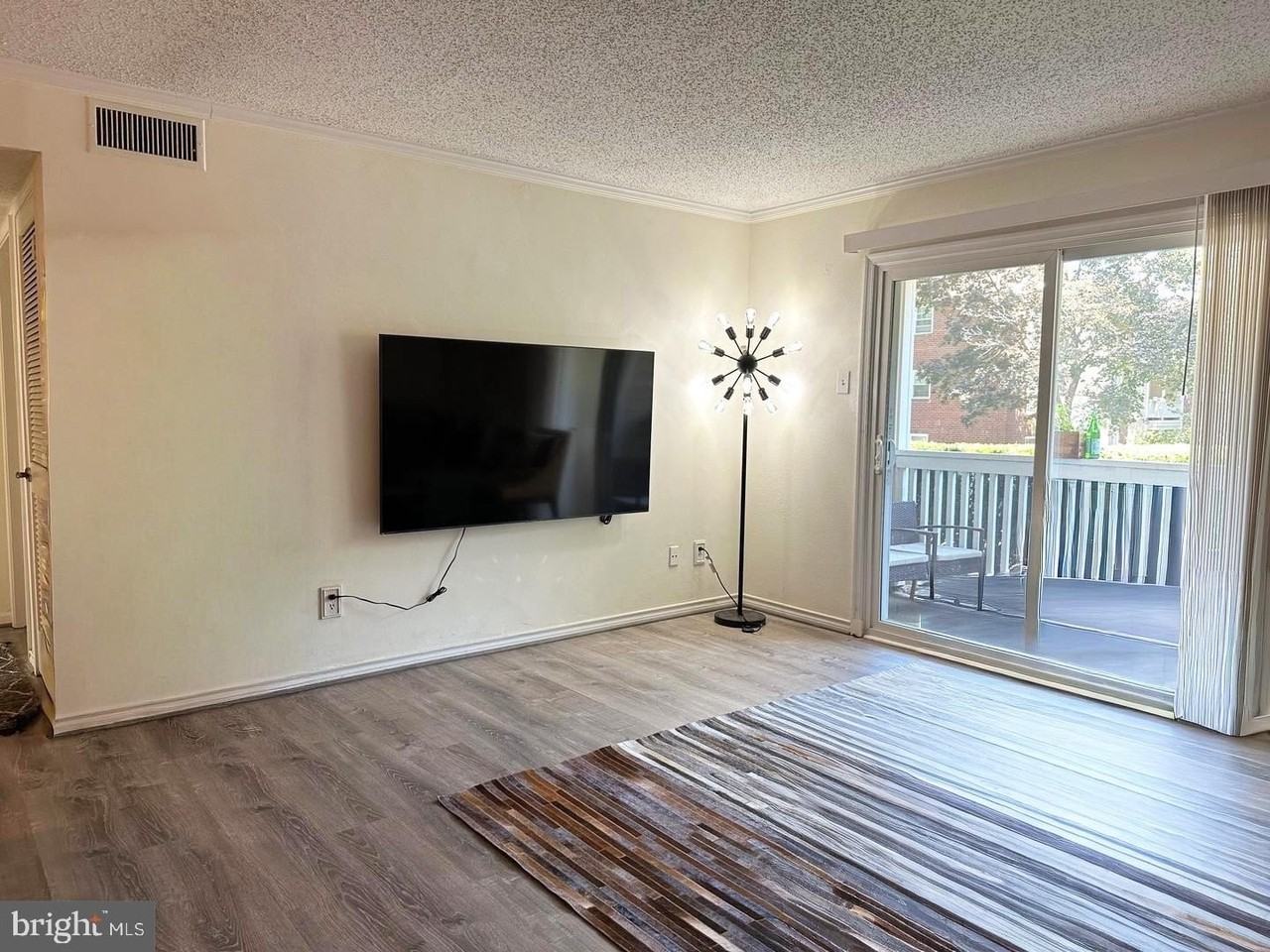 1527 Lincoln Way #104 - Photo 3 of 10