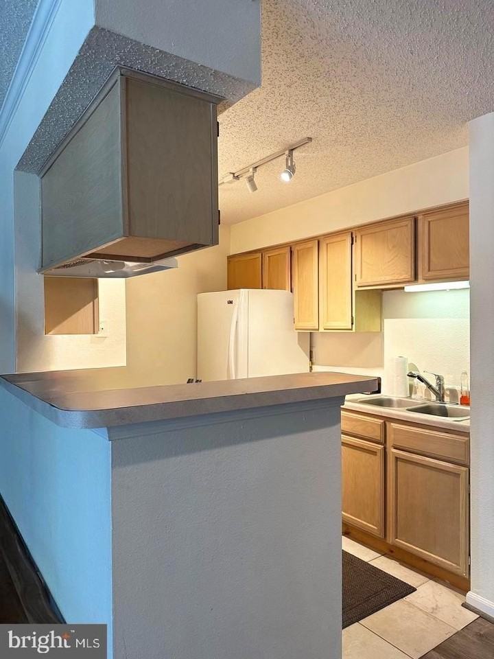 1527 Lincoln Way #104 - Photo 5 of 10