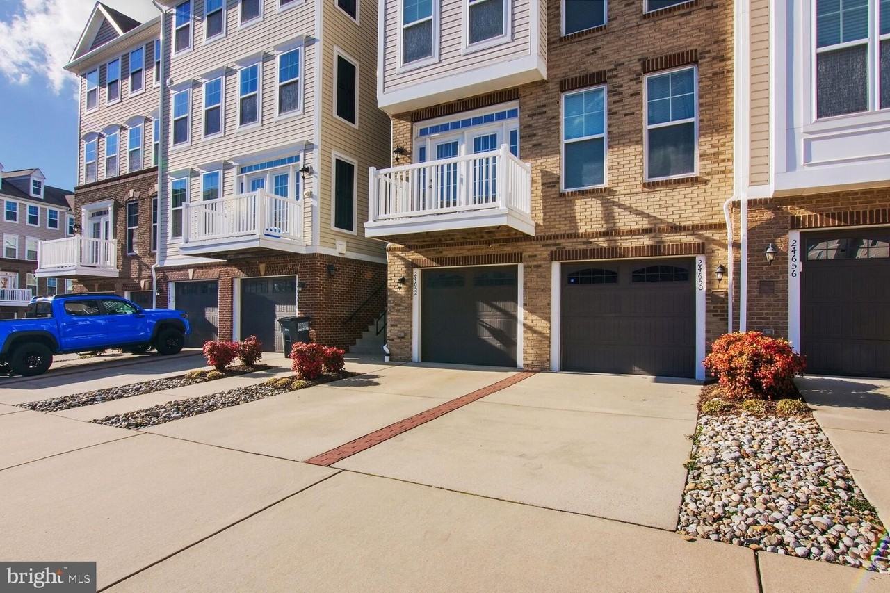 24650 Caribou Sq - Photo 2 of 34