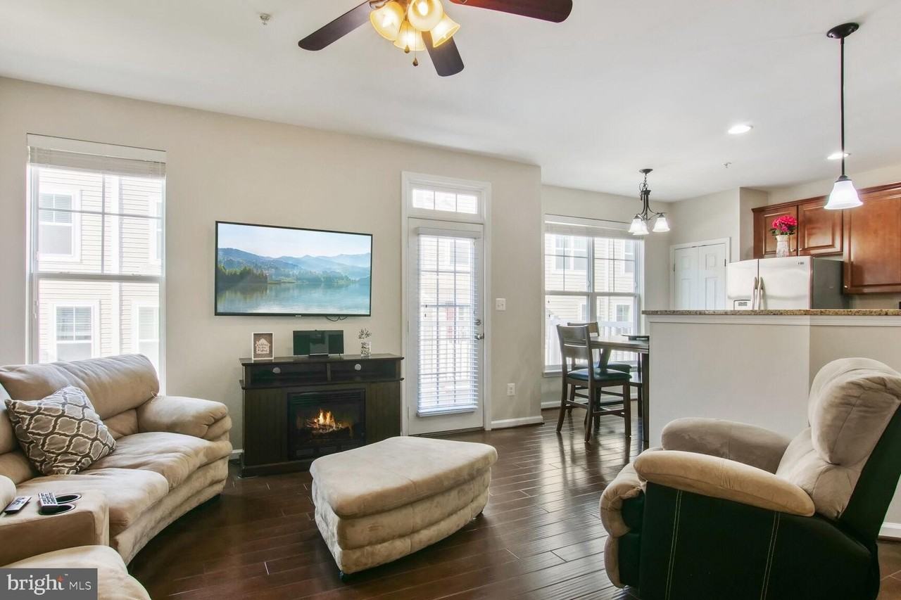 24650 Caribou Sq - Photo 4 of 34