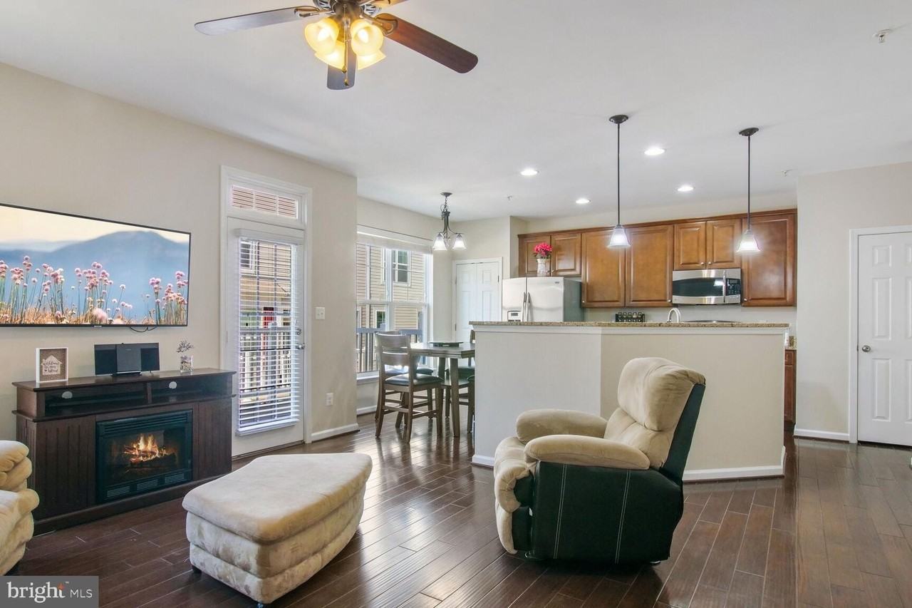 24650 Caribou Sq - Photo 5 of 34