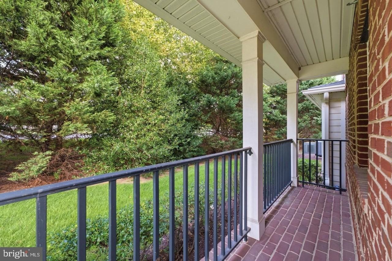 19201 Winmeade Dr - Photo 4 of 50